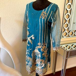 Pakistani/Indian beautiful organza embellished/embroidered 3 piece dress S/M.